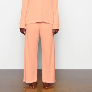 Skims SOFT LOUNGE Limited Edition Peach pants